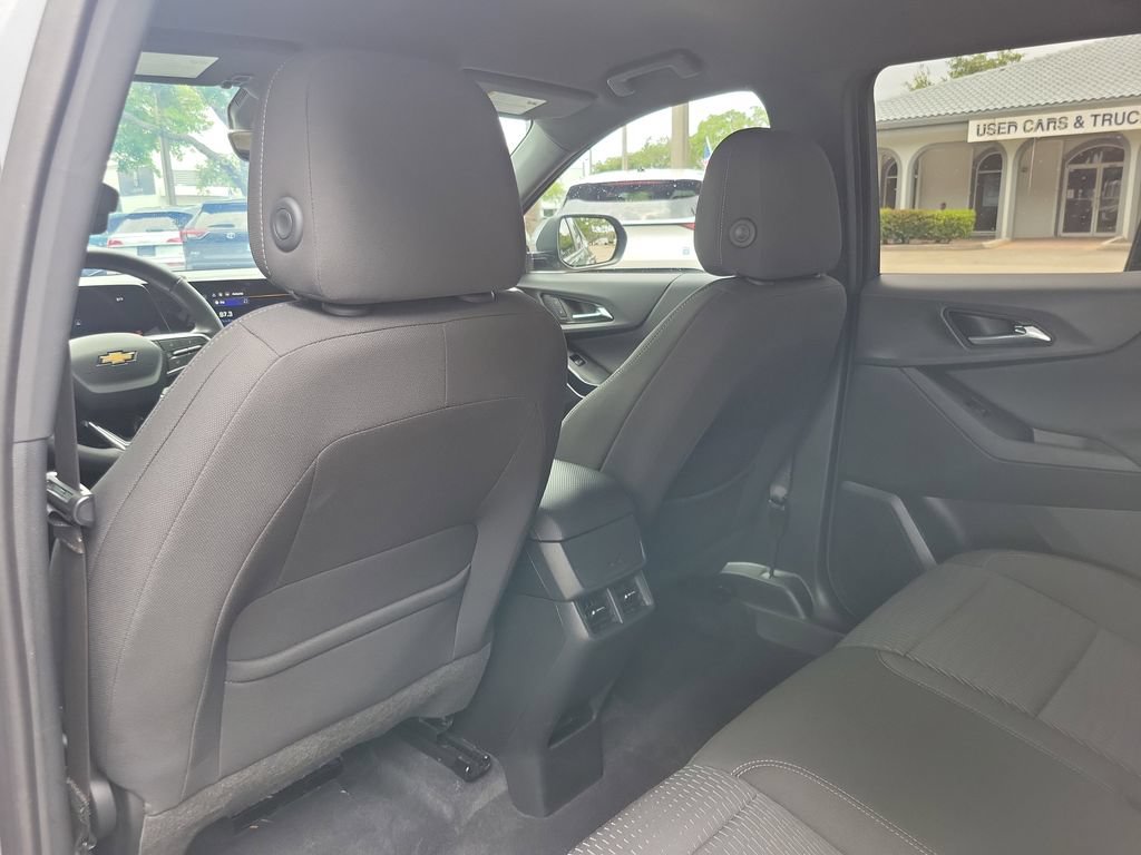 Used 2025 Chevrolet Equinox LT w/ Safety and Technology Package FWD image 8