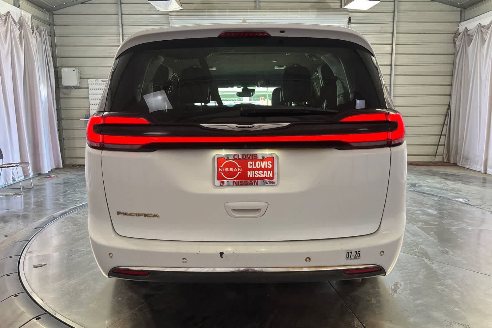 Used 2022 Chrysler Pacifica Touring-L FWD image 8