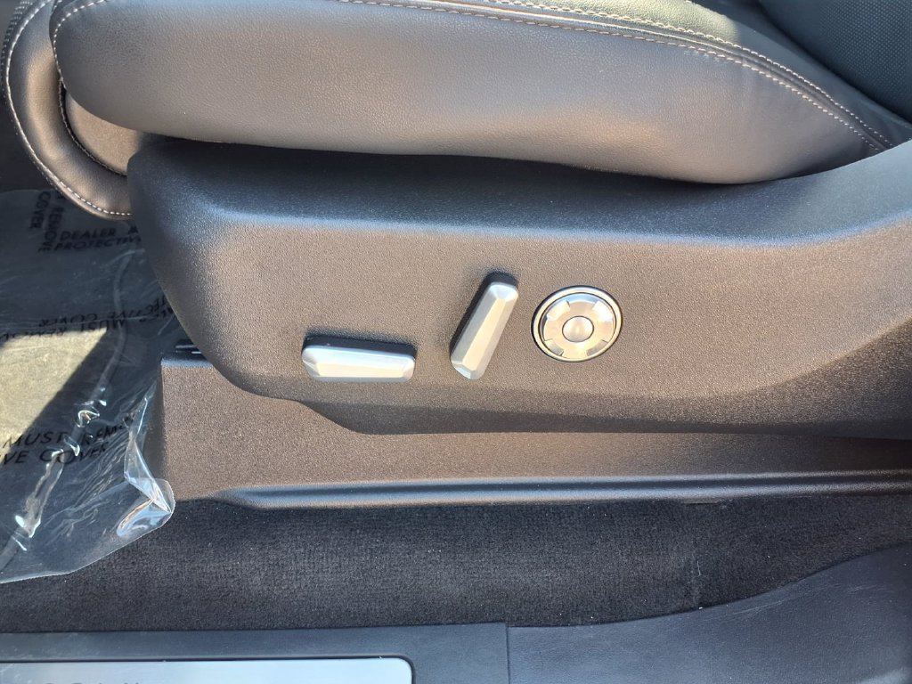 Used 2025 Lincoln Navigator Reserve AWD/4WD image 12