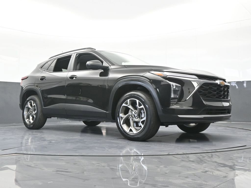 Used 2025 Chevrolet Trax LT w/ Driver Confidence Package FWD image 58