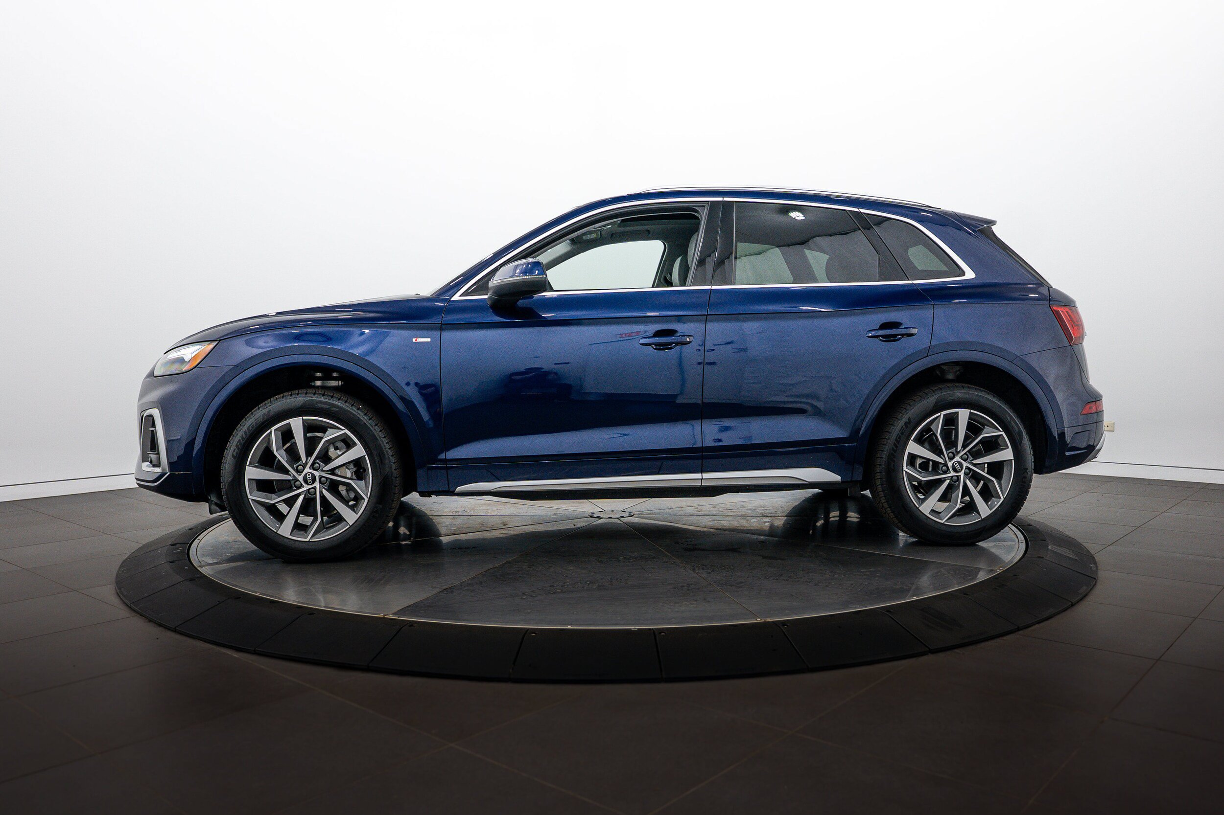 Certified 2023 Audi Q5 2.0T Premium w/ Convenience Package AWD/4WD image 6