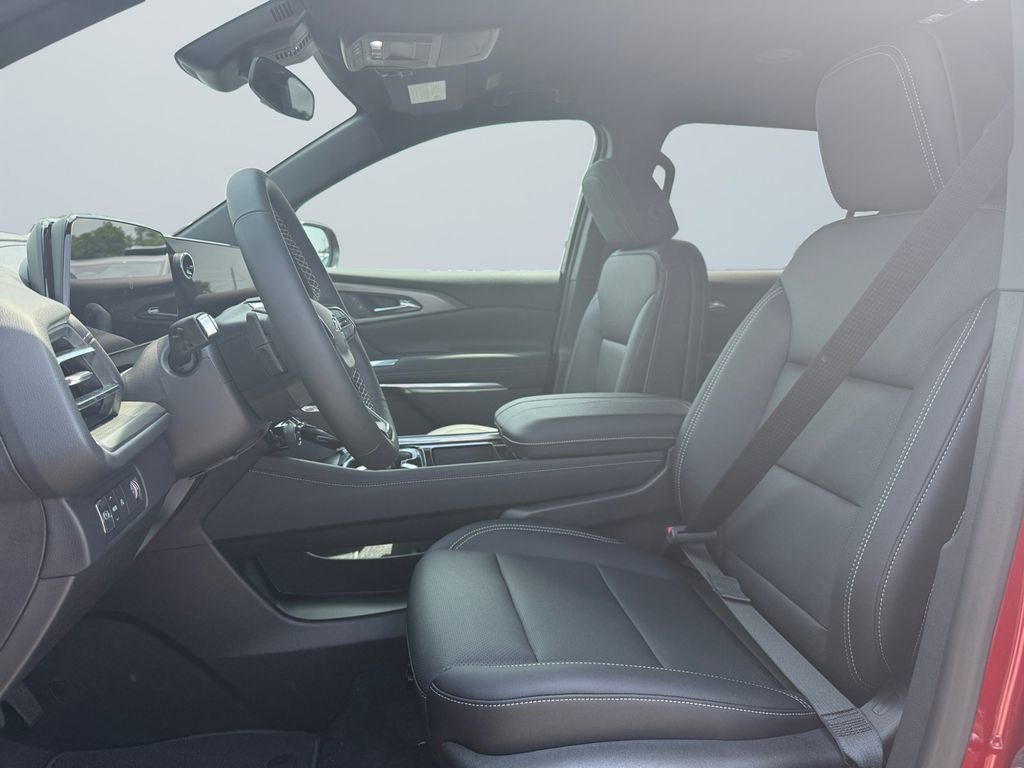 Used 2025 Chevrolet Traverse LT w/ Midnight/Sport Edition image 9