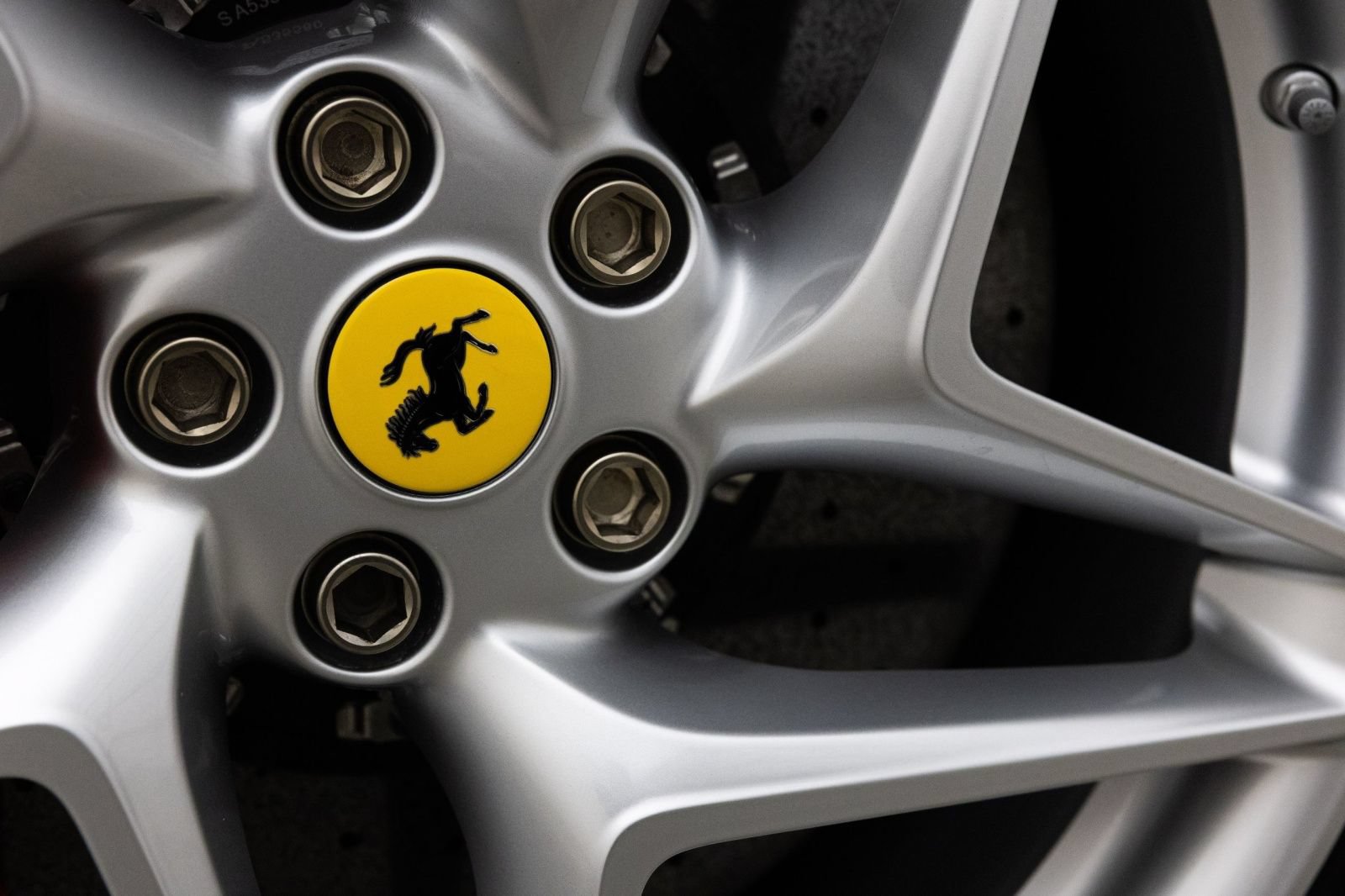 Used 2021 Ferrari F8 Tributo RWD image 17