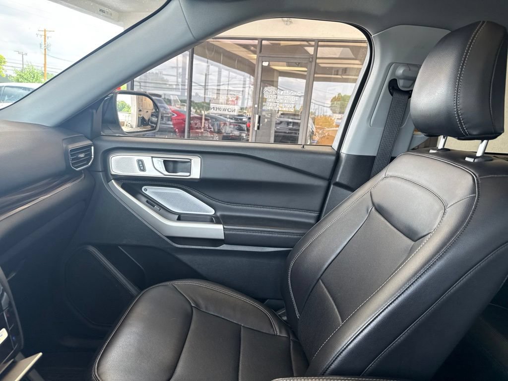 Used 2023 Ford Explorer Limited w/ Limited Technology Package AWD/4WD image 29
