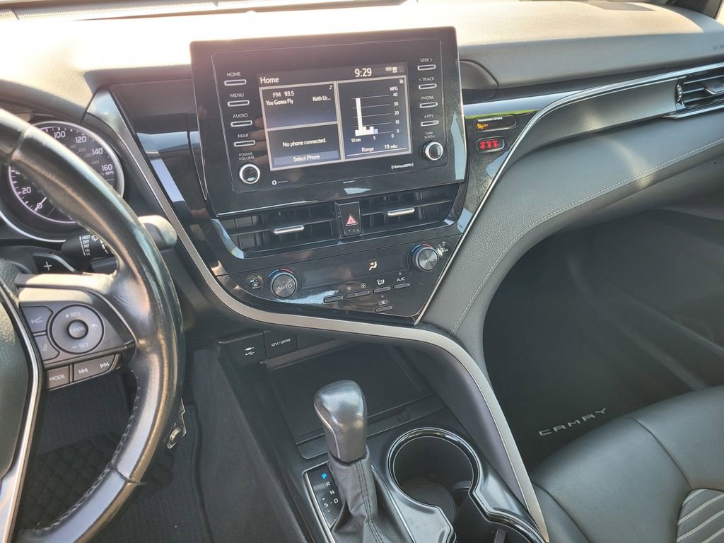 Used 2022 Toyota Camry SE FWD image 19