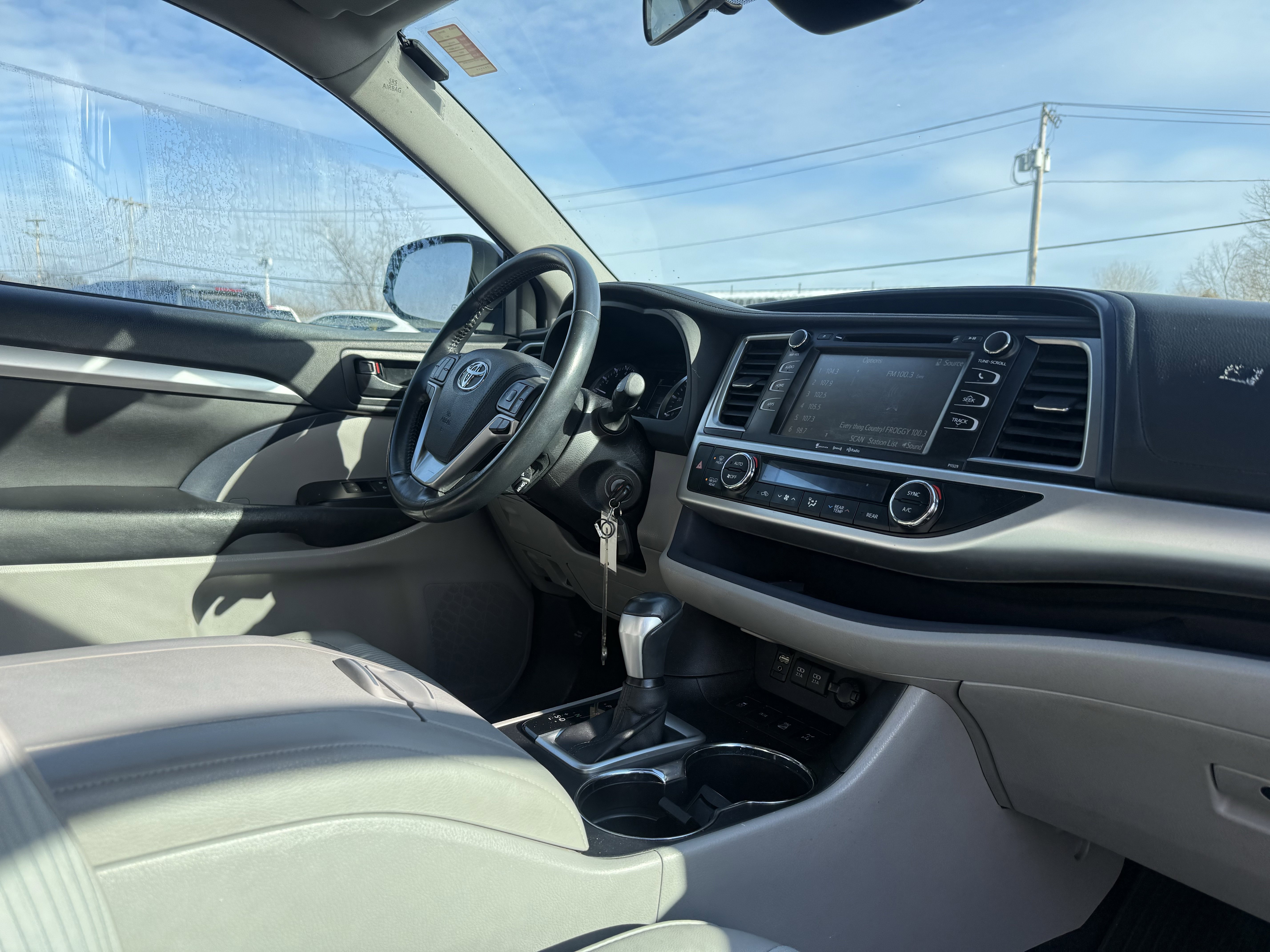 Used 2017 Toyota Highlander Plus image 39