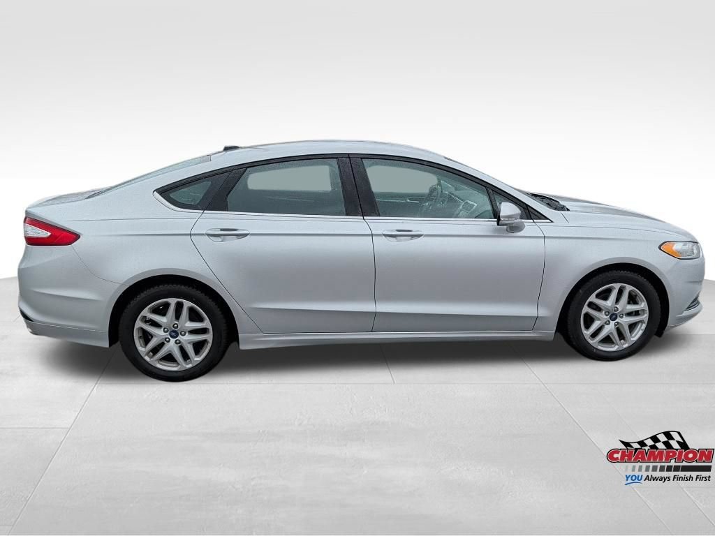 Used 2016 Ford Fusion SE FWD image 6