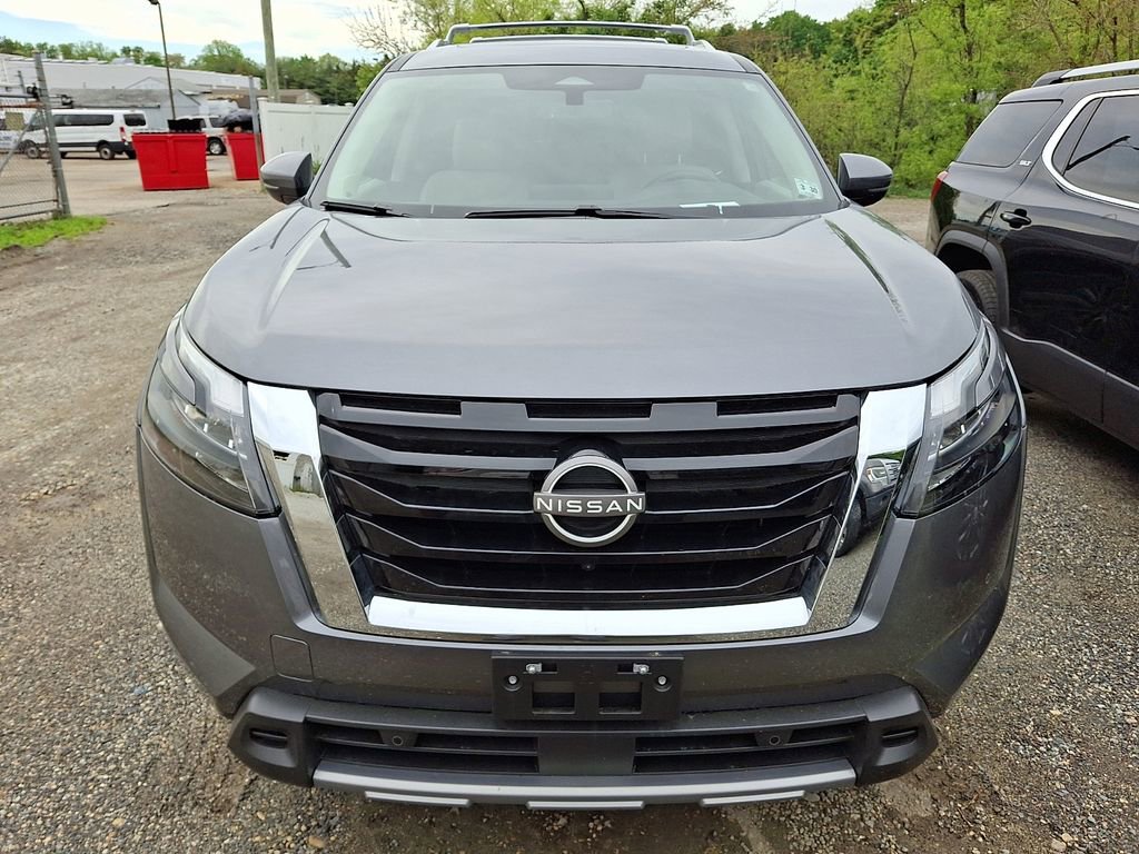 Used 2025 Nissan Pathfinder SL w/ SL Premium Package AWD/4WD image 2