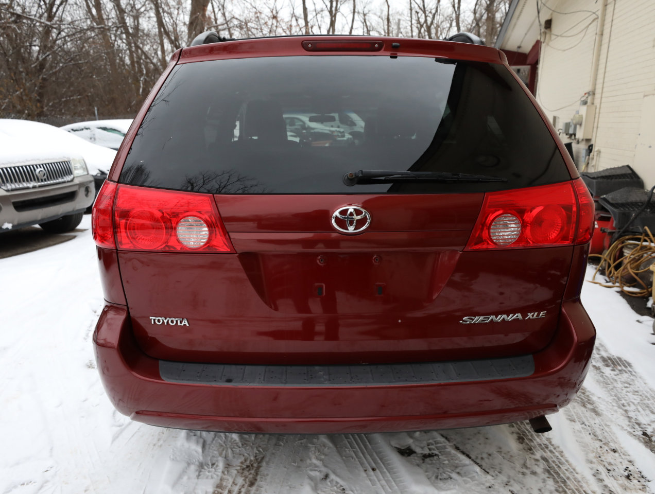 Used 2010 Toyota Sienna XLE FWD image 7