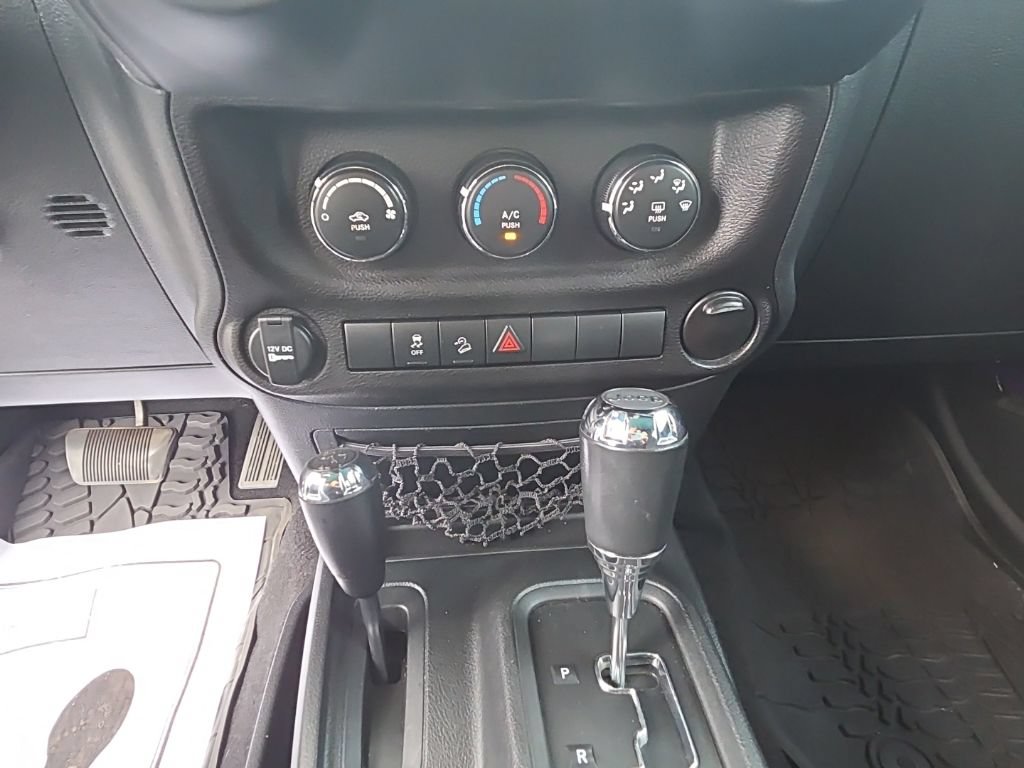 Used 2018 Jeep Wrangler Unlimited Sport w/ Connectivity Group AWD/4WD image 40