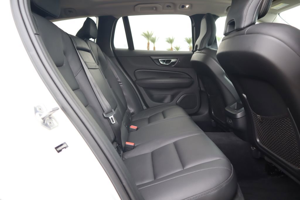 Used 2021 Volvo V60 T5 Cross Country image 21
