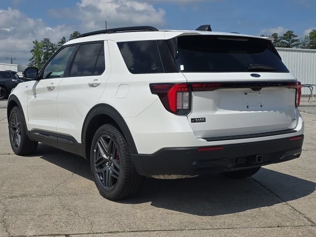 Used 2025 Ford Explorer ST-Line w/ ST-Line Street Pack AWD/4WD image 3