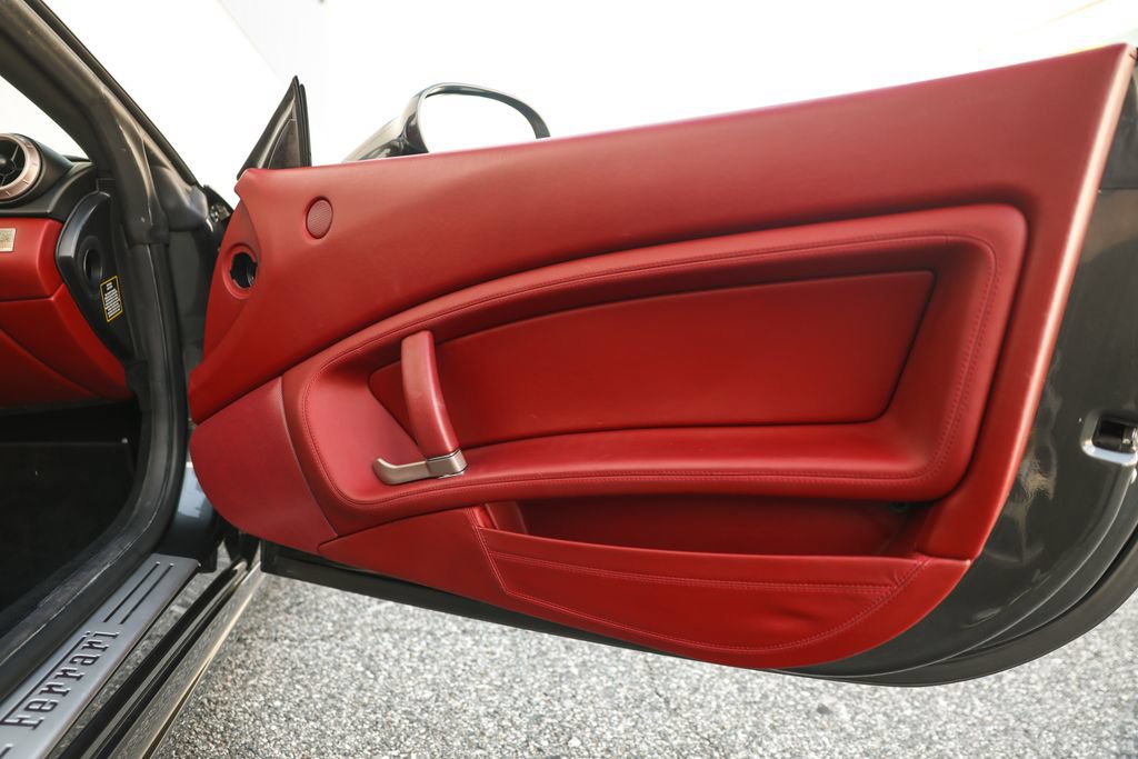 Used 2010 Ferrari California RWD image 26