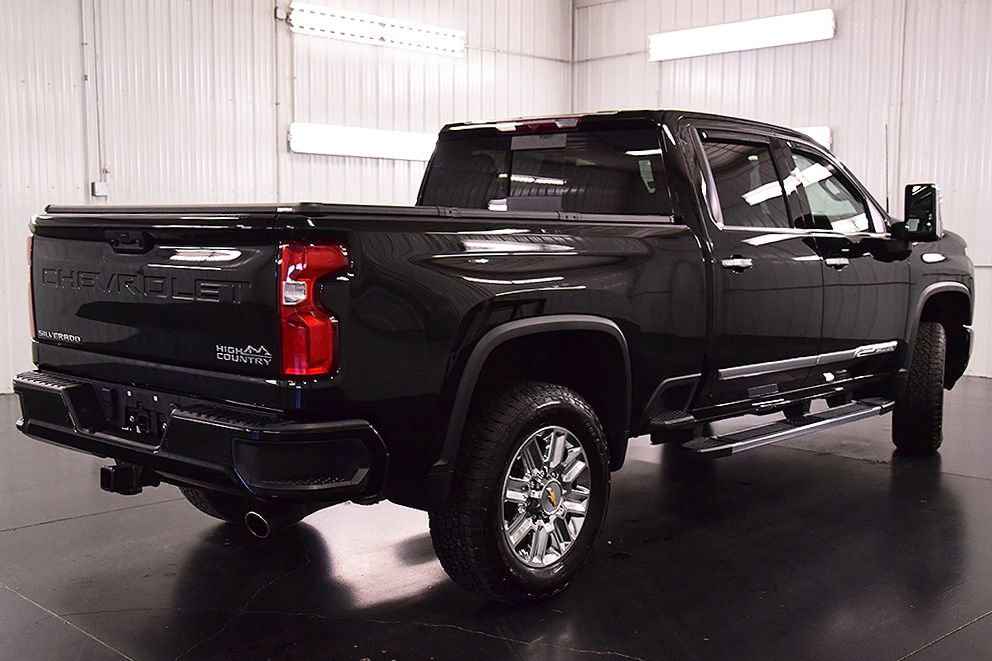 Used 2024 Chevrolet Silverado 2500 High Country w/ Z71 Off-Road Package AWD/4WD image 9