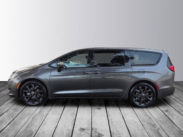 Used 2019 Chrysler Pacifica Touring Plus w/ S Appearance Package FWD image 2