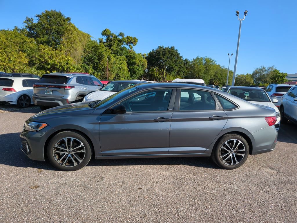 Used 2023 Volkswagen Jetta Sport image 2