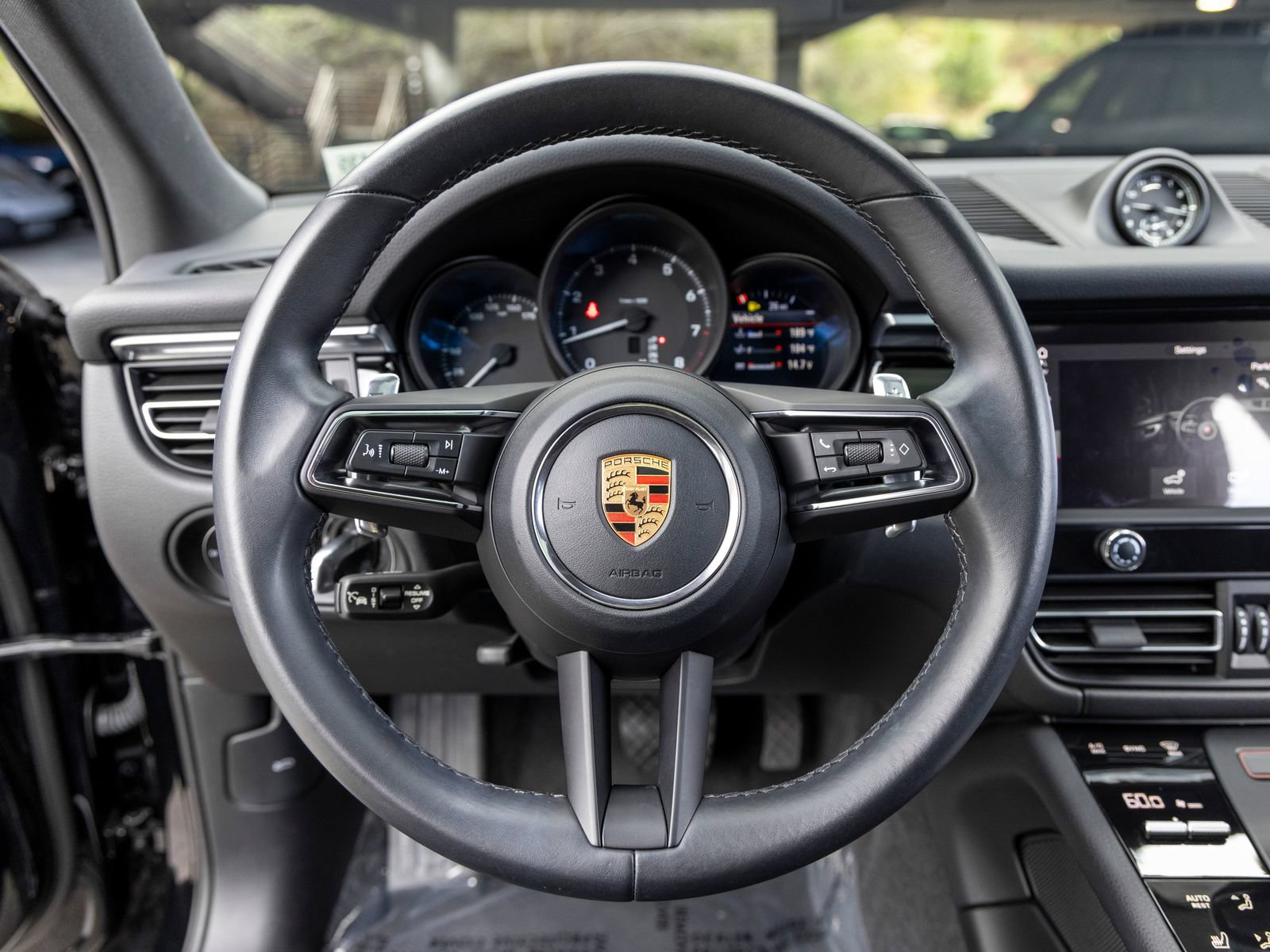 Certified 2023 Porsche Macan AWD/4WD image 35