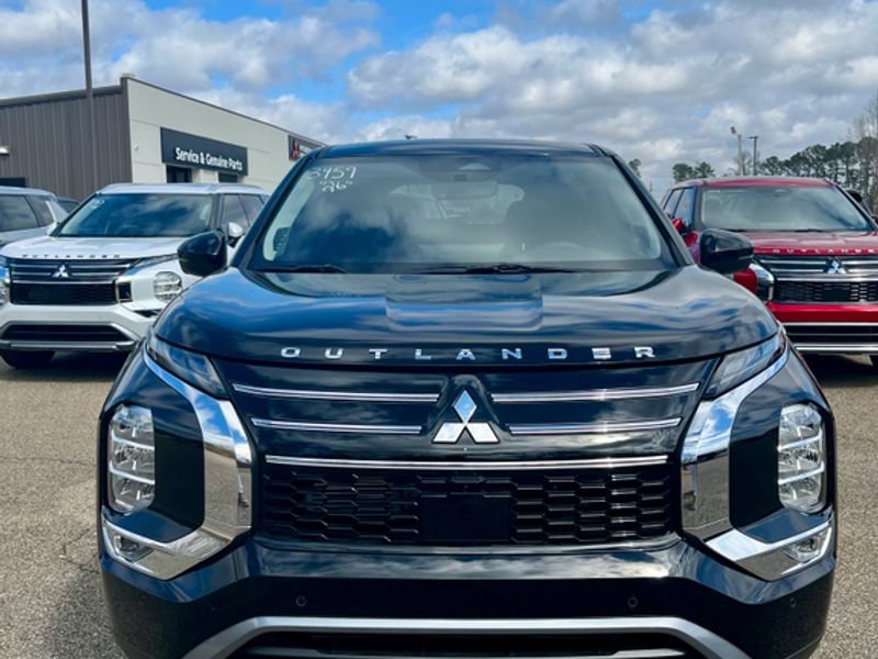 New 2026 Mitsubishi Outlander SE FWD image 1