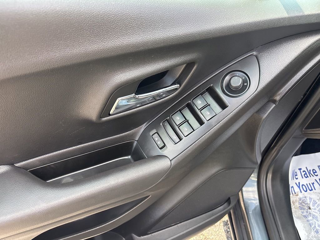 Used 2018 Chevrolet Trax LT w/ LT Convenience Package image 22