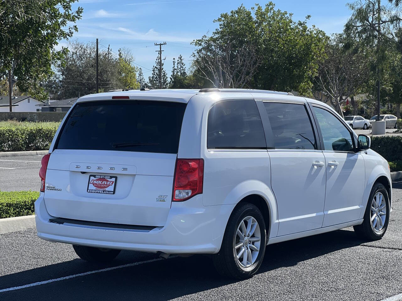 Used 2019 Dodge Grand Caravan SXT image 4