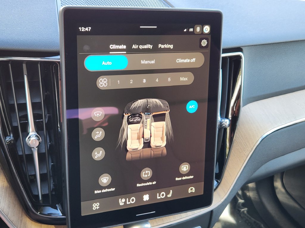 New 2027 Volvo XC60 B5 Plus AWD/4WD image 10