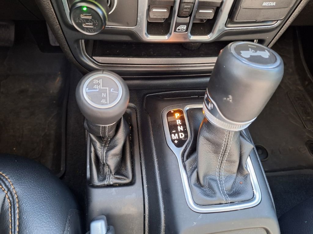 Used 2024 Jeep Wrangler Sahara image 17