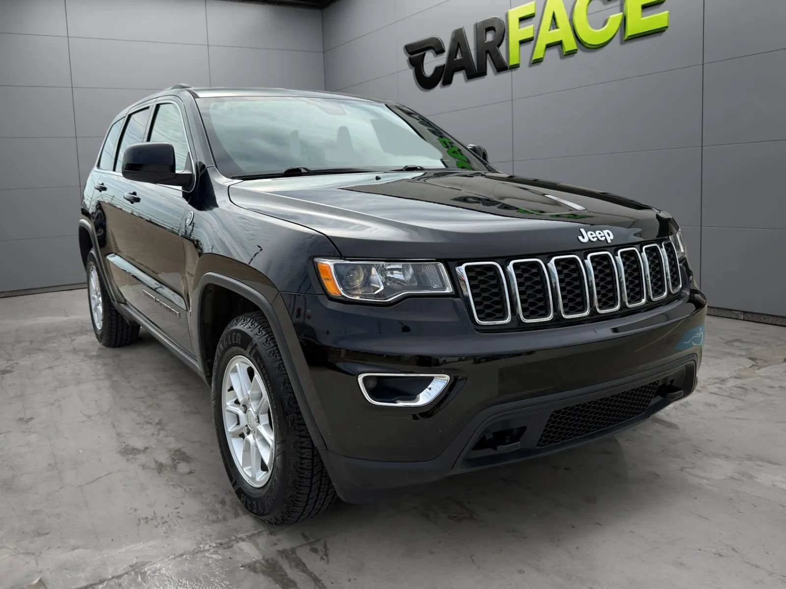 Used 2019 Jeep Grand Cherokee Laredo AWD/4WD image 3