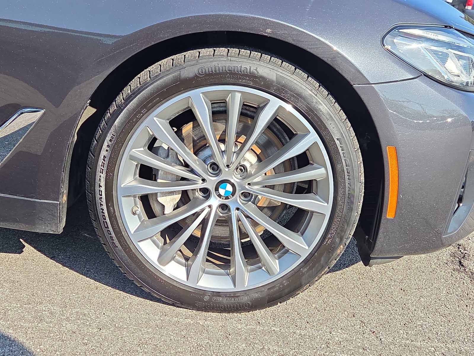 Used 2022 BMW 530i xDrive w/ Premium Package image 2