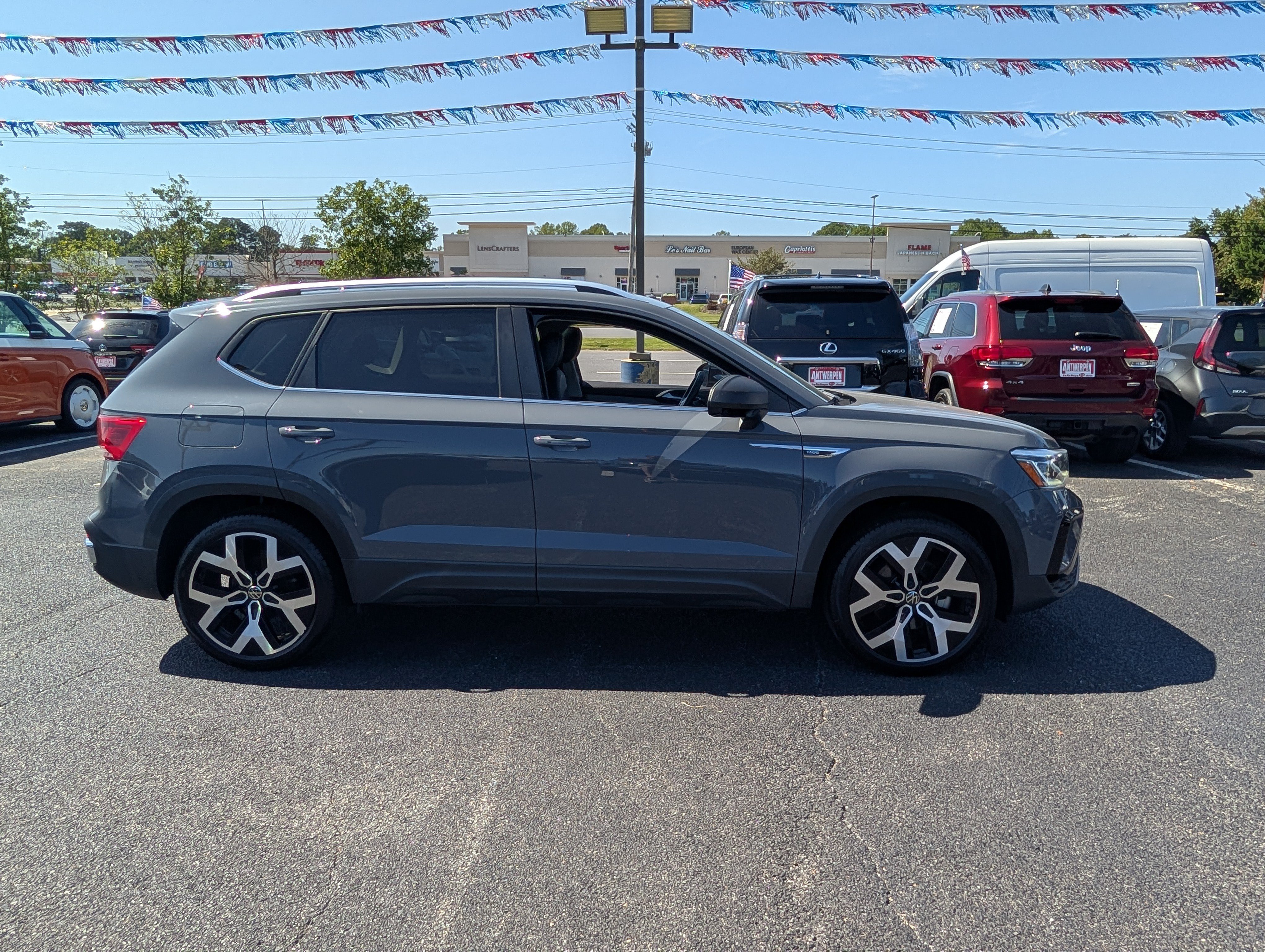 Used 2023 Volkswagen Taos SEL AWD/4WD image 2