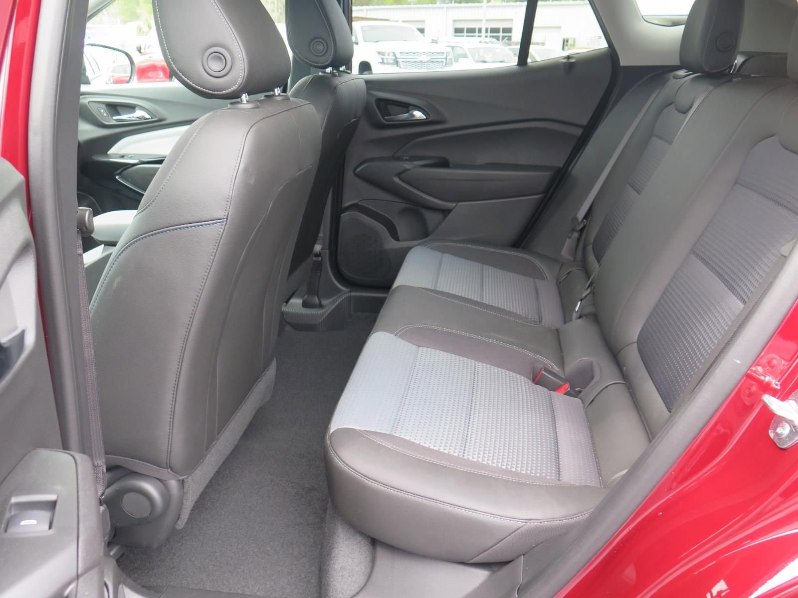 Used 2025 Chevrolet Trax LT w/ Driver Confidence Package image 16