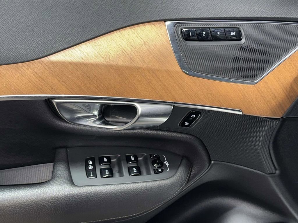 Used 2022 Volvo XC90 T6 Momentum w/ Climate Package image 21