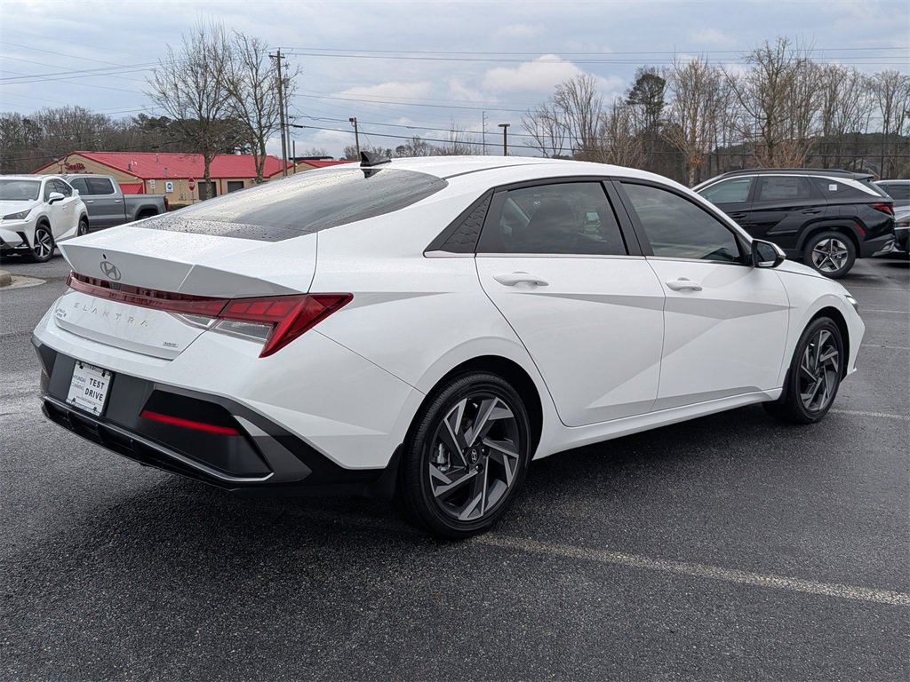 Certified 2025 Hyundai Elantra Limited image 4