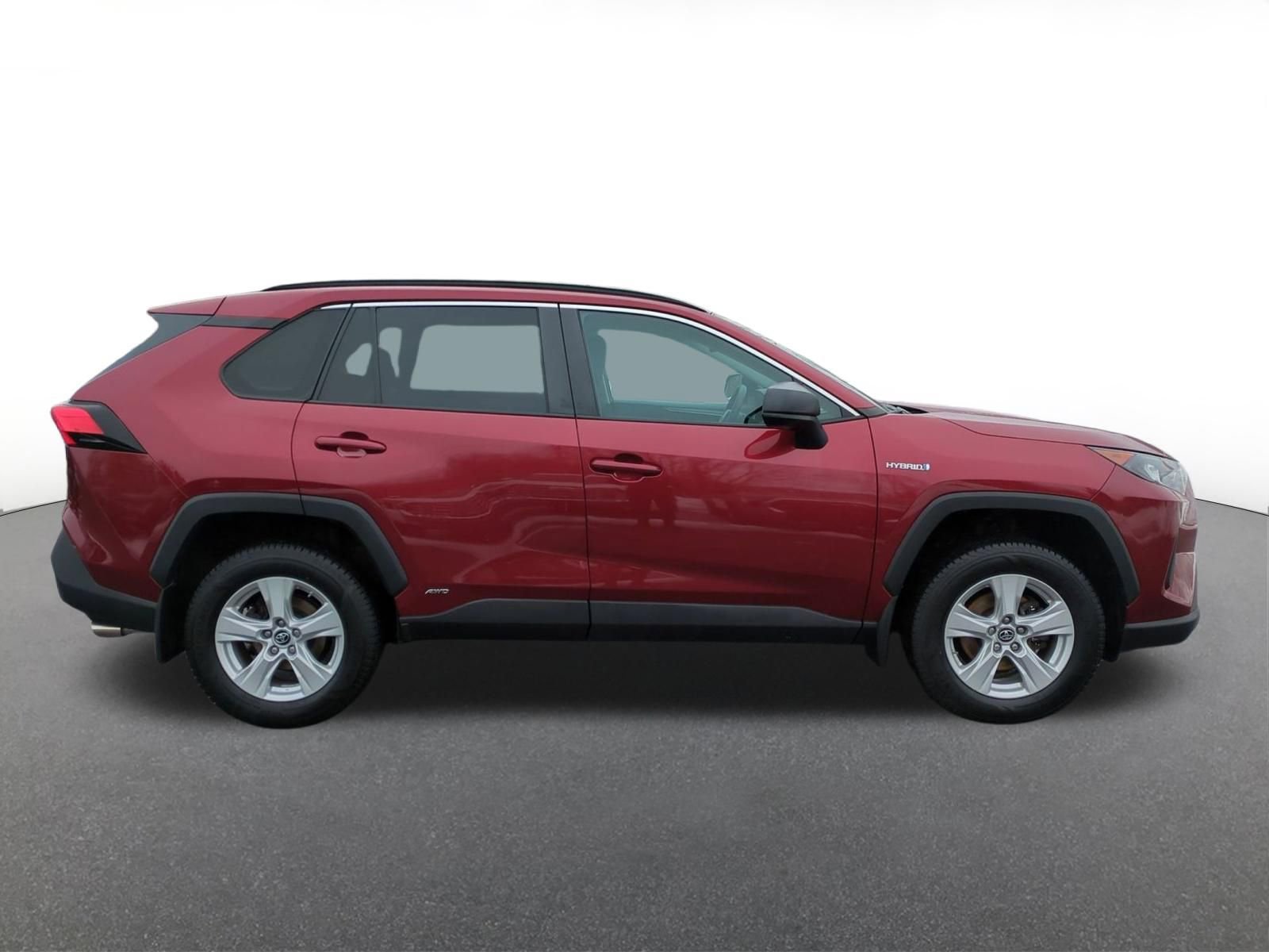 Used 2021 Toyota RAV4 LE AWD/4WD image 2