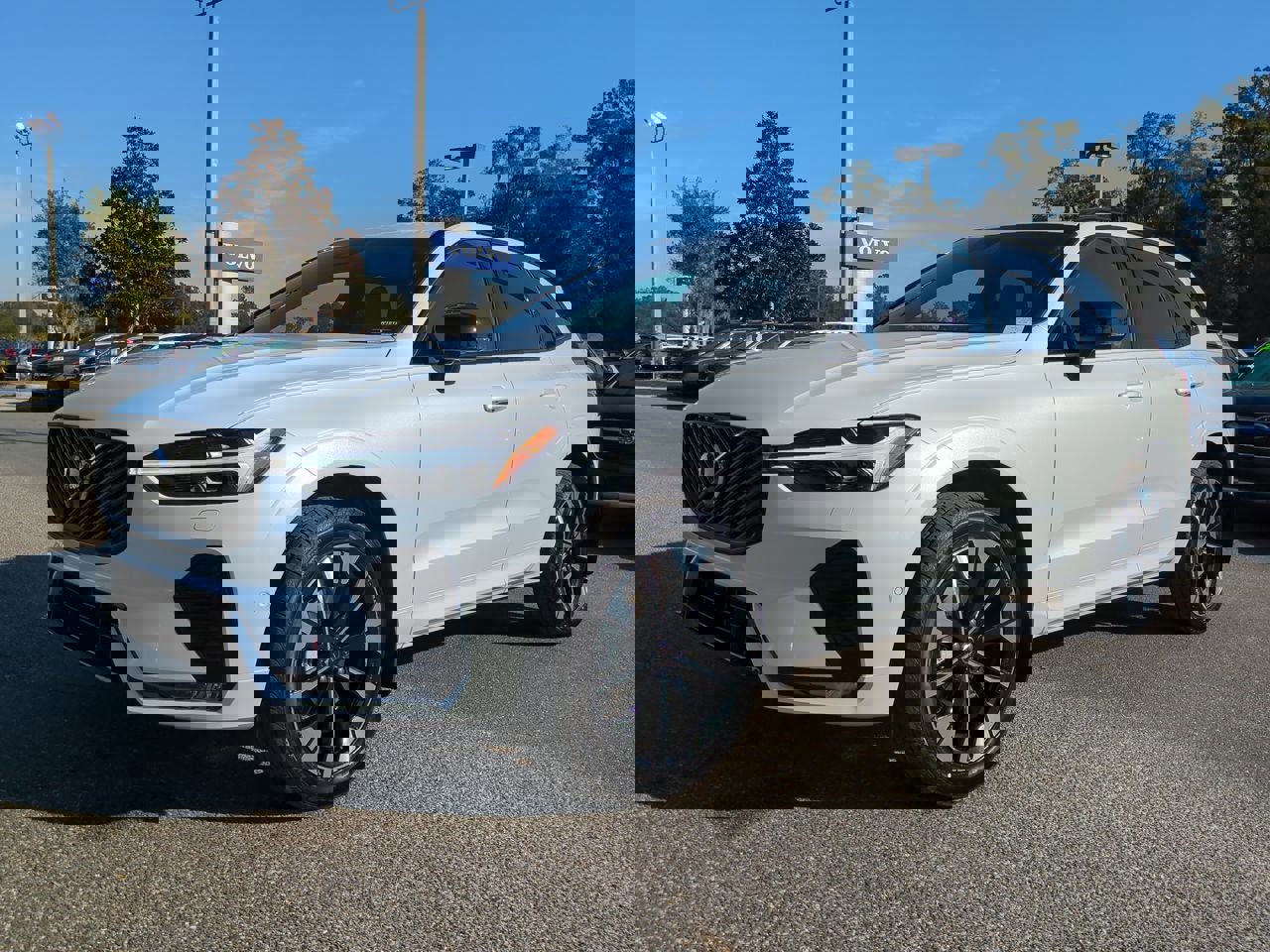 New 2026 Volvo XC60 B5 Plus w/ Protection Package Premier image 8