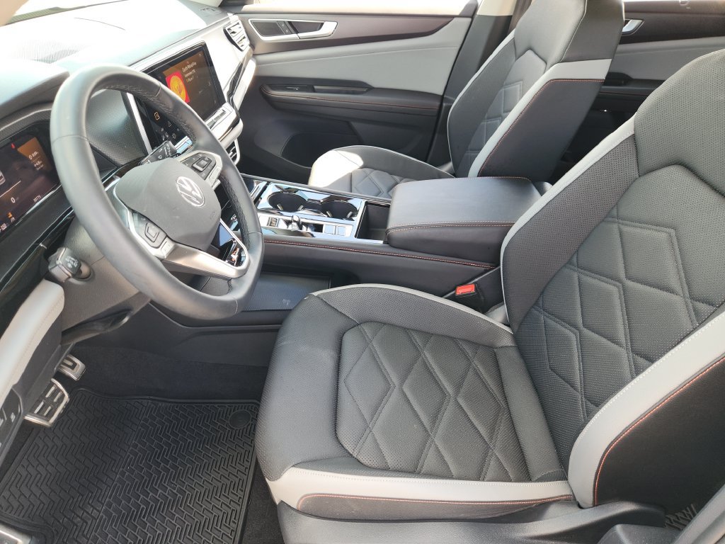 Used 2025 Volkswagen Atlas Peak Edition SE AWD/4WD image 10