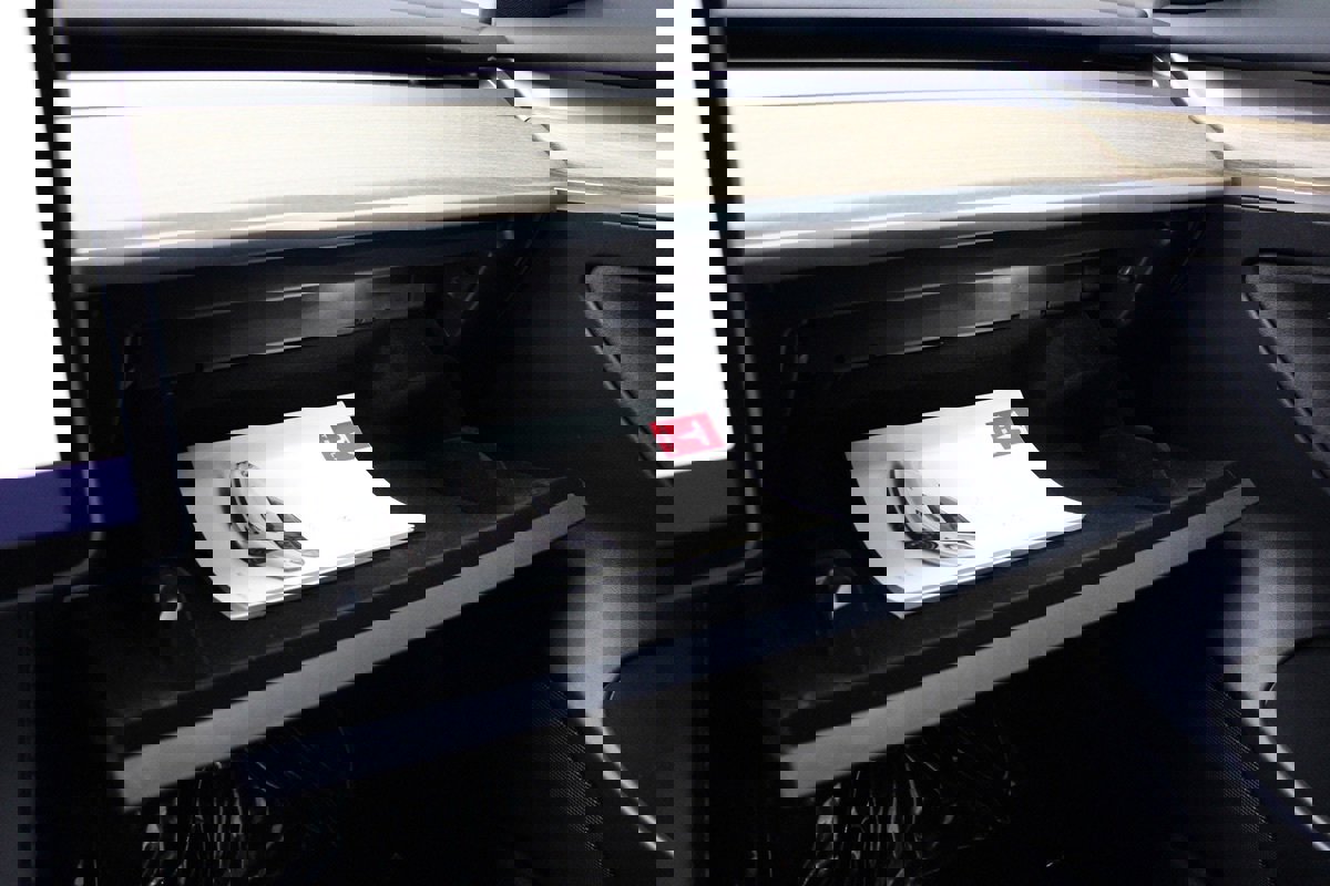 Used 2022 Tesla Model 3 Standard Range image 19