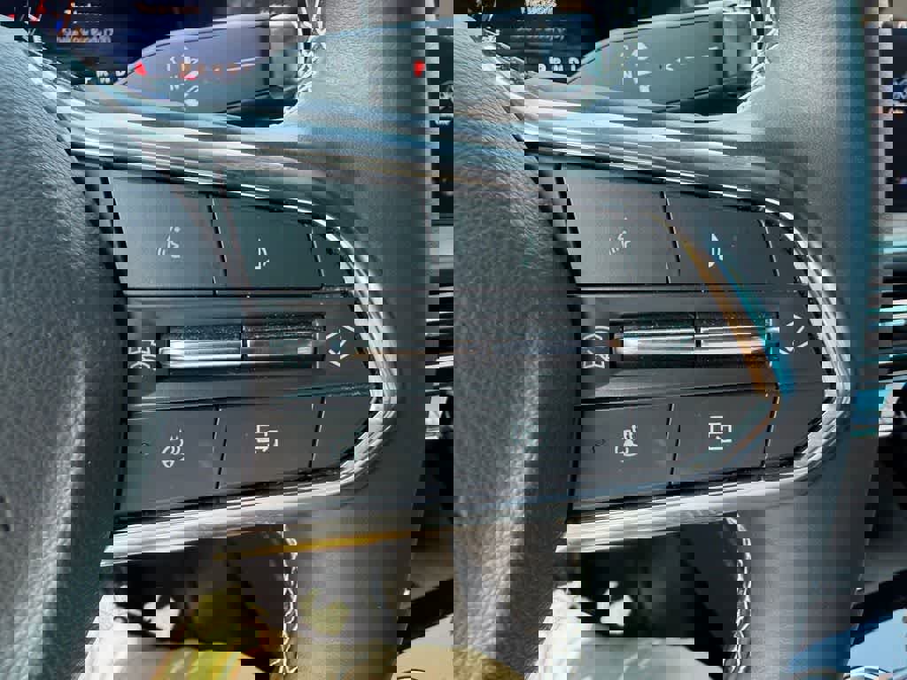 Used 2024 Chevrolet Traverse LT w/ Enhanced Driving Package image 91