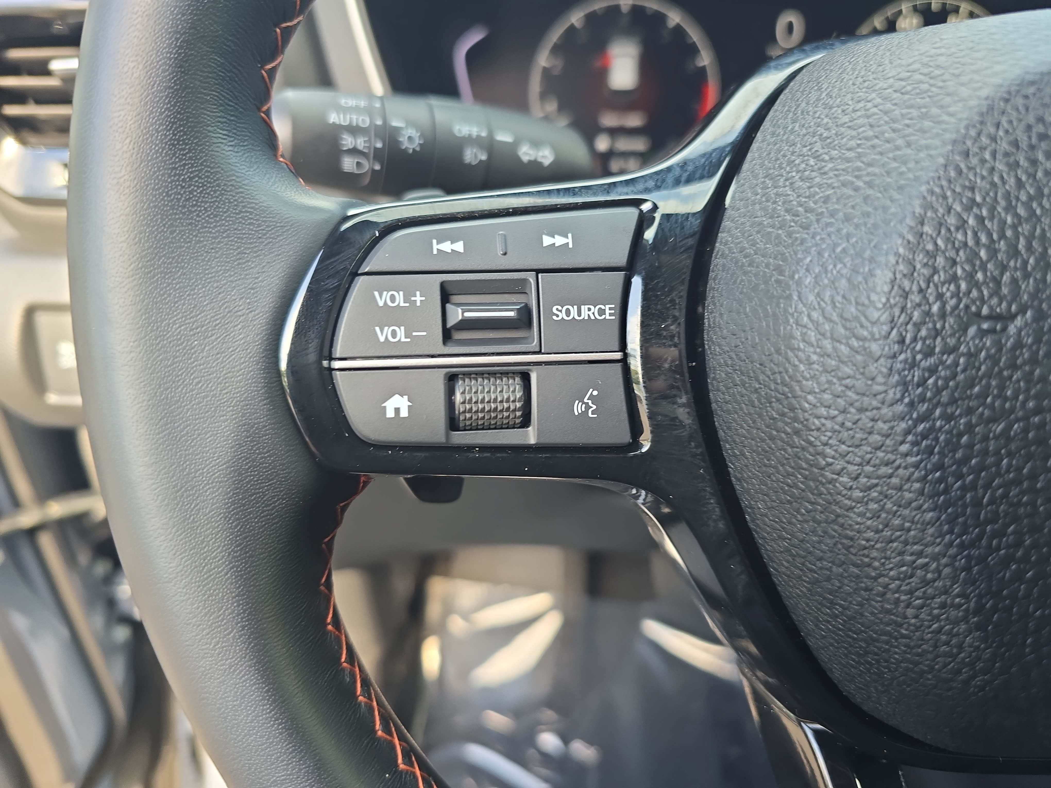 Used 2025 Honda Pilot Sport image 18