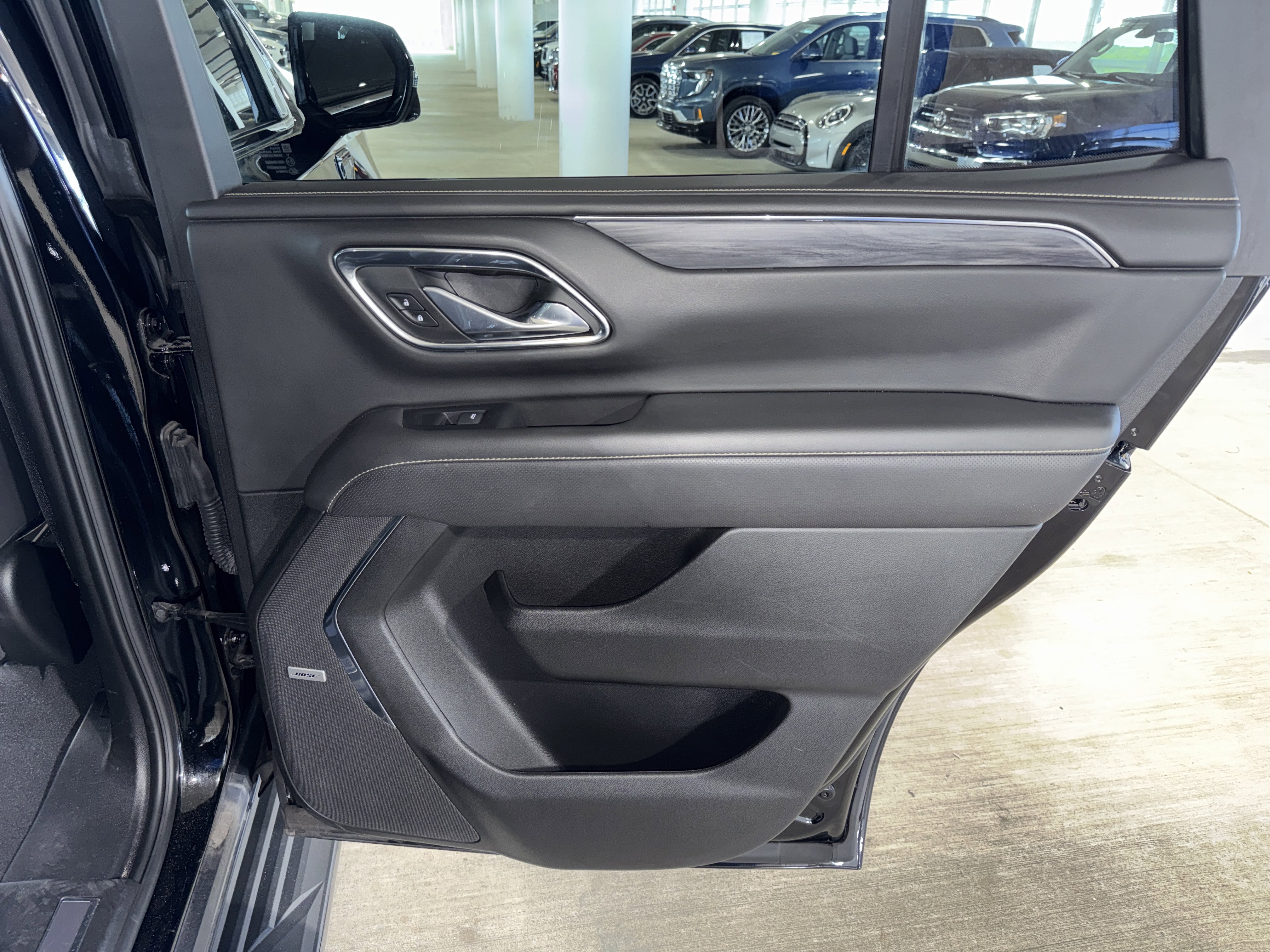 Used 2023 GMC Yukon SLT w/ SLT Premium Package AWD/4WD image 10