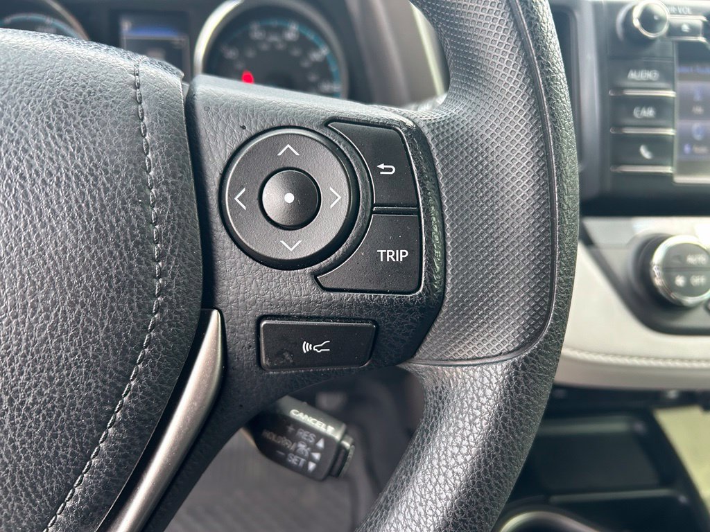 Used 2018 Toyota RAV4 LE AWD/4WD image 22