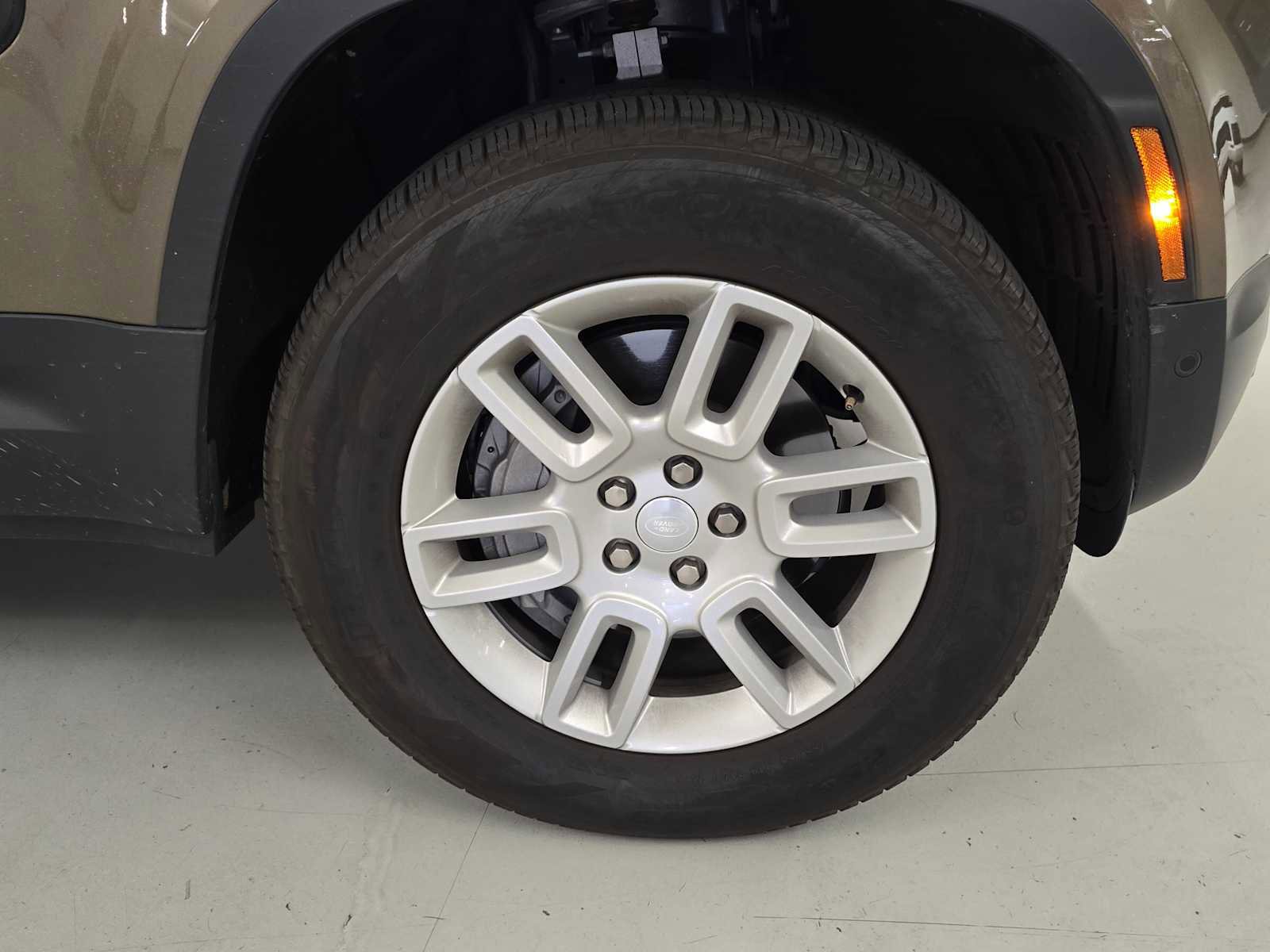 Used 2025 Land Rover Defender 130 S image 10