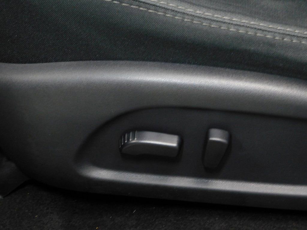 Used 2018 Nissan Pathfinder SV image 31