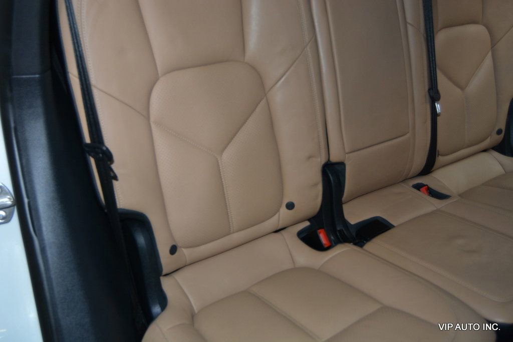 Used 2016 Porsche Cayenne image 24
