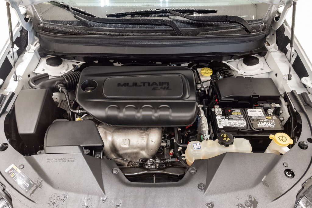 Used 2020 Jeep Cherokee Latitude w/ Cold Weather Group AWD/4WD image 6