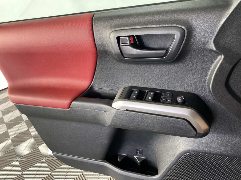 Used 2023 Toyota Tacoma SR5 AWD/4WD image 22