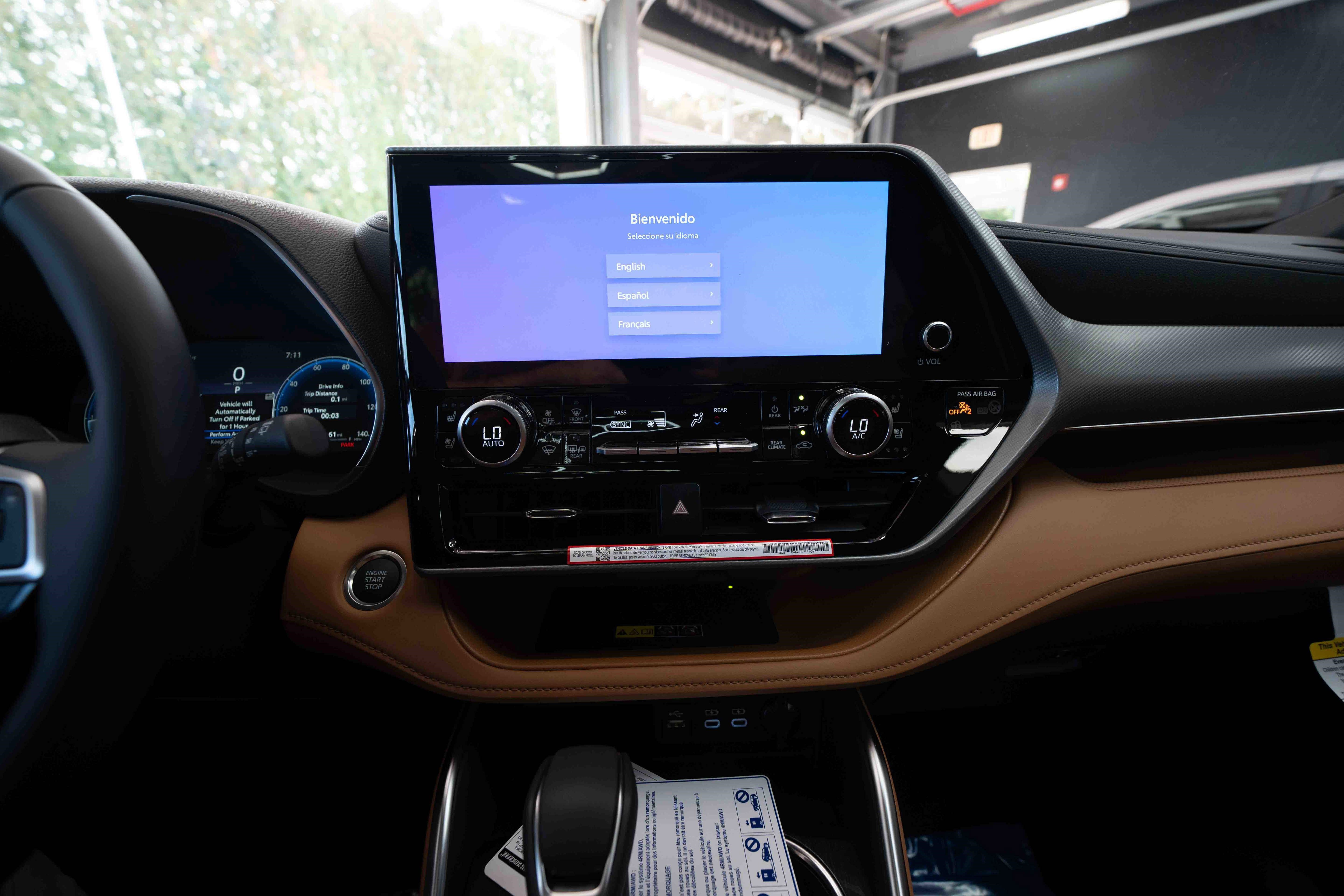 New 2026 Toyota Highlander Platinum image 17