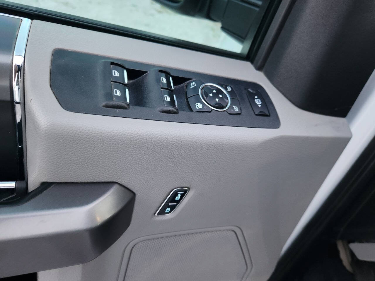 Used 2018 Ford F250 XLT w/ XLT Premium Package AWD/4WD image 10