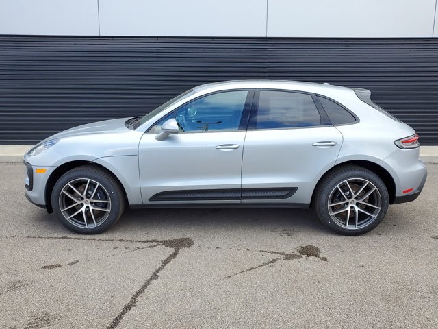 Used 2025 Porsche Macan image 2