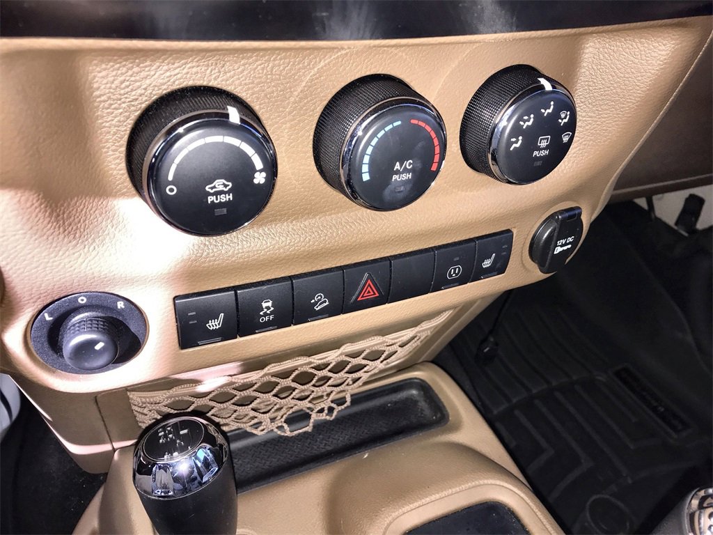 Used 2016 Jeep Wrangler Unlimited Sahara image 18