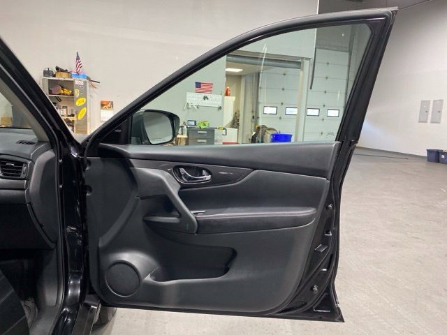 Used 2018 Nissan Rogue SV AWD/4WD image 27